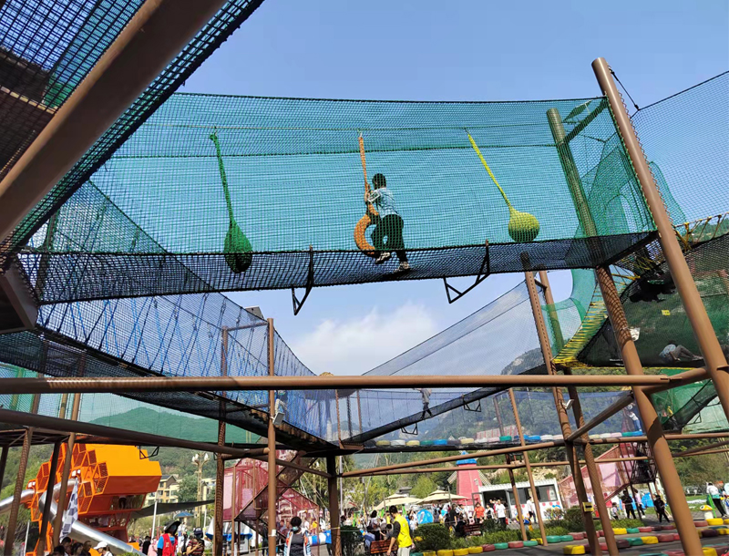 Rope Net Weaving and Assembly